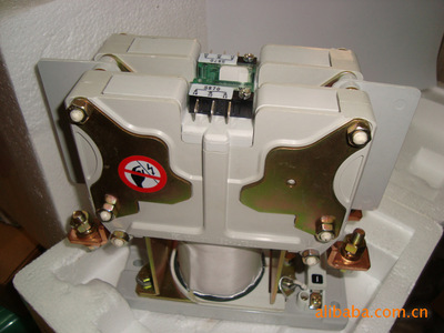 機(jī)車專用直流接觸器S296A-3-110V現(xiàn)貨供應(yīng)及圖片展示——昆明市盤龍區(qū)昌茂五金交電經(jīng)營(yíng)部